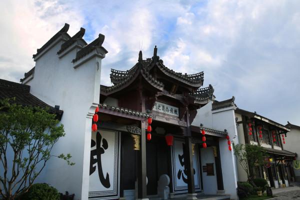 老公特别强势，稍有不顺心就骂人，这样的婚姻是不是注定会离婚呢？游戏画面